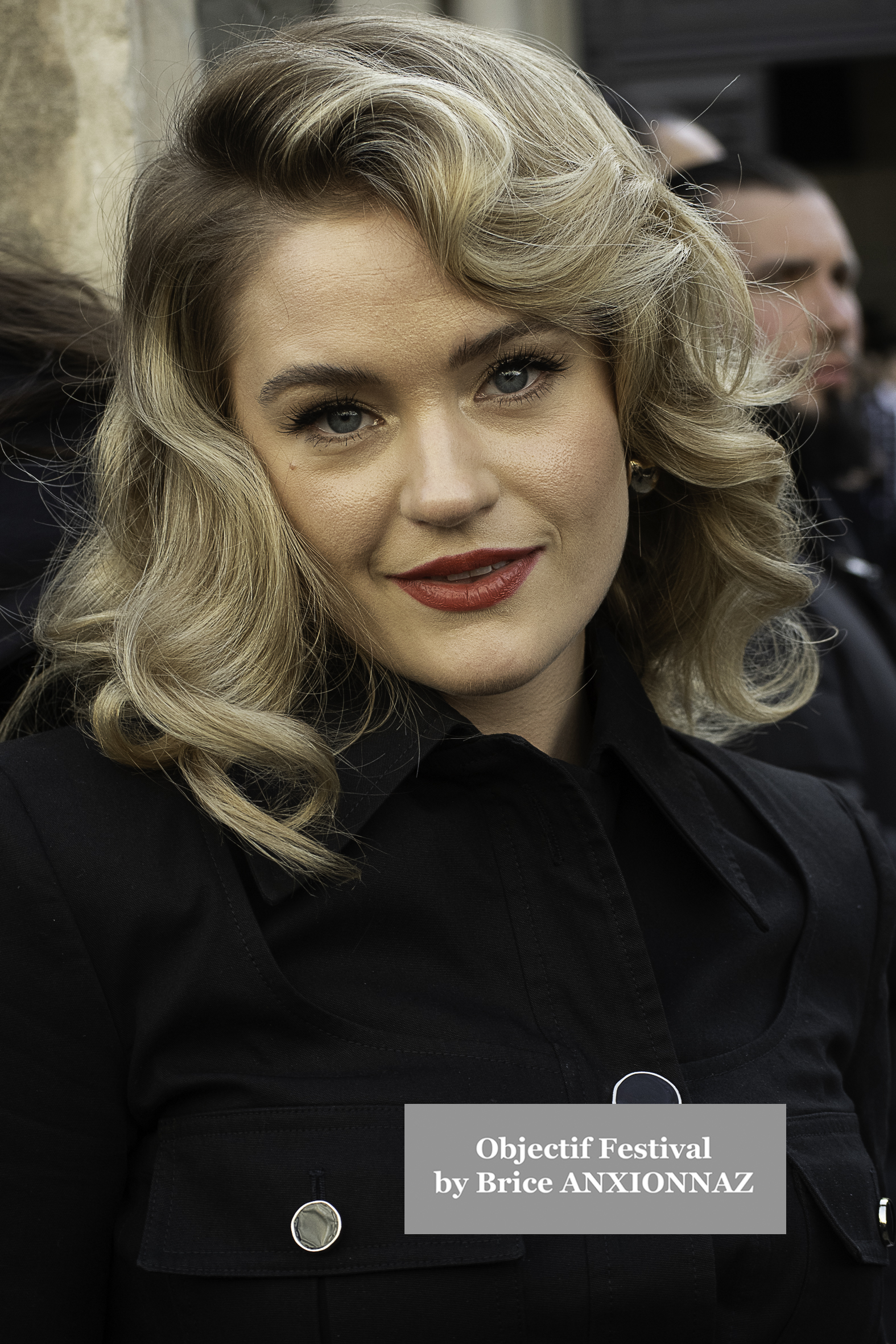 Photo streetstyle de Diane Kruger - Streetstyle photos of guest arrivals at the Nina Ricci show lors du défilé Nina Ricci Spring 2025 à Streetstyle-photos-of-guest-arrivals-at-the-Nina-Ricci-show, Paris Fashion Week le 7 March 2025 par Brice ANXIONNAZ (Objectif Festival)